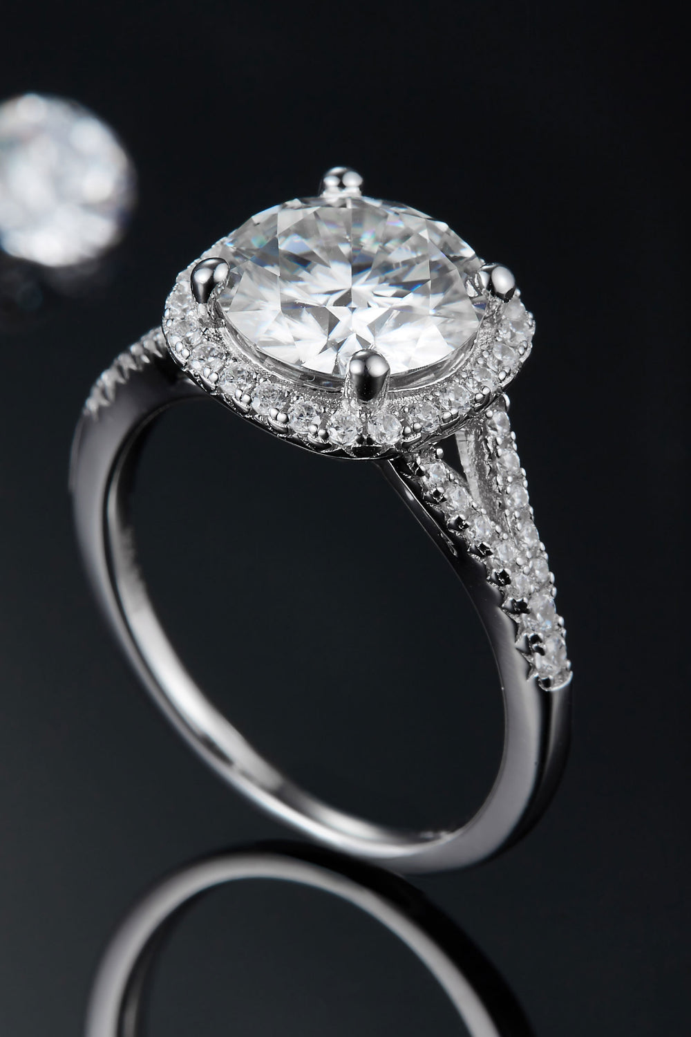 Heavenly Halo 3 Carat Moissanite Ring - ZISK Shop  